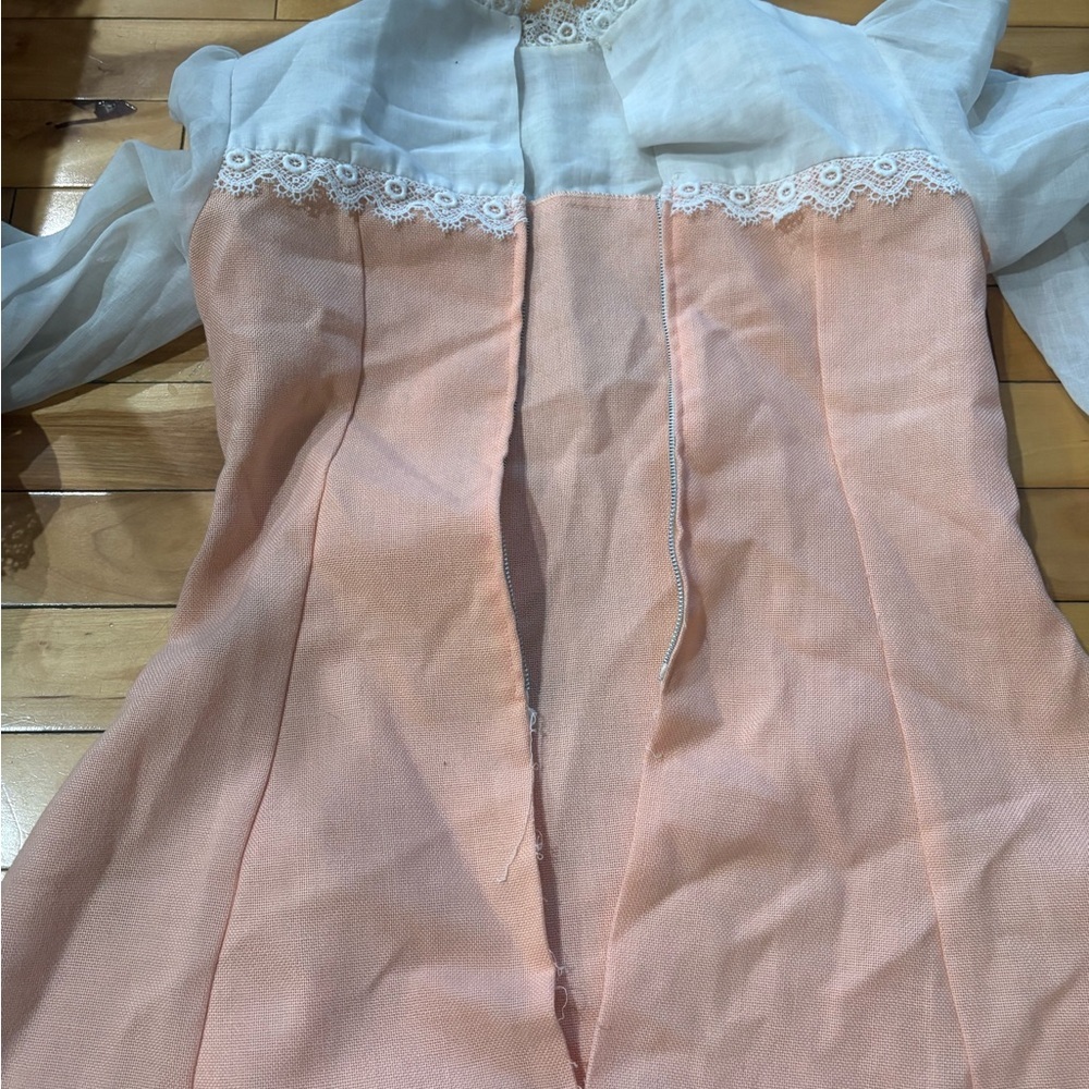 Vintage 1970’s Peach Dress with Floral Embroidery - Picture 6 of 6